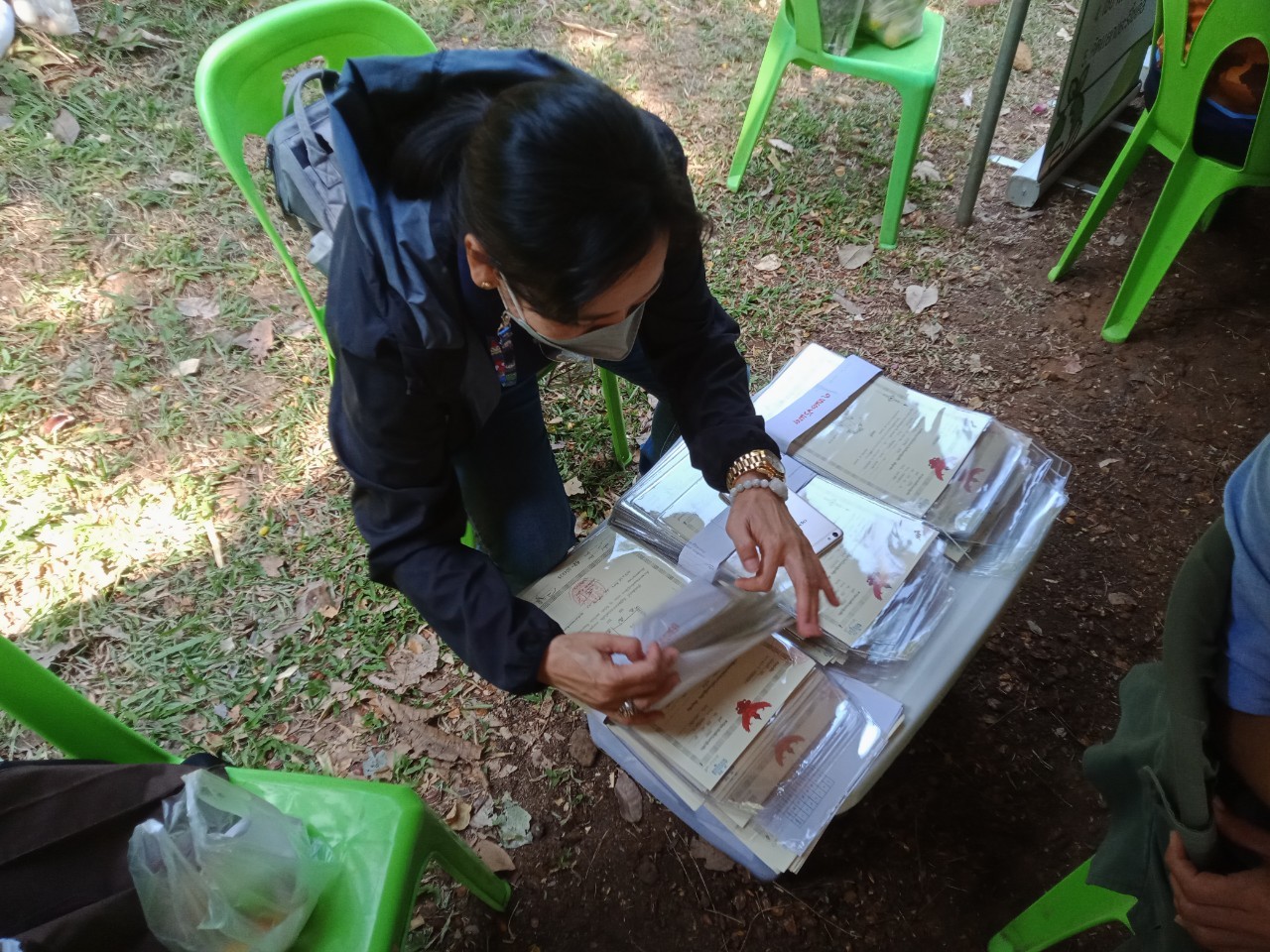 title - โครงการศูนย์บริการประชาชนเคลื่อนที่ในเขตปฏิรูปที่ดินเพื่อเกษตรกรรม,โครงการเสริมสร้างความจงรักภักดีต่อสถาบัน บำบัดทุกข์ บำรุงสุข สร้างรอยยิ้มให้ประชาชน 